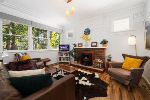 Pine Lodge - Accommodation Fremantle 1