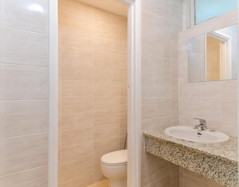 Platinum Motel - Accommodation Fremantle 1