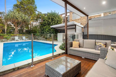 Pool Side Luxury Pet Friendly - Walk To The Beach - Accommodation Fremantle 0