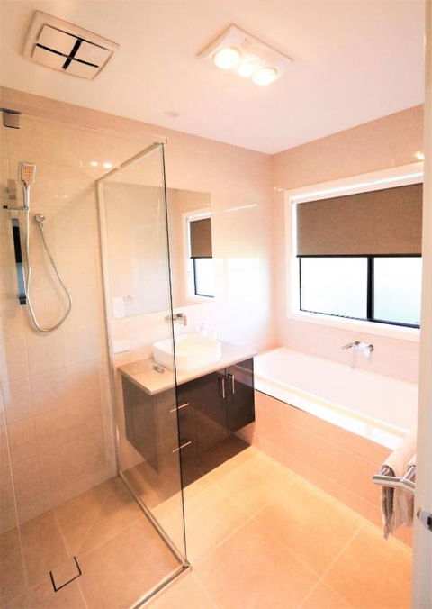 Popular Luxury Villa Kialla Shepparton - Accommodation Fremantle 2
