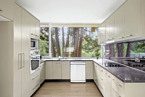 Quaint Queen Room - Central Location At Pymble - Shared Bathroom - Accommodation Fremantle 2