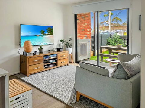 Private Room & Ensuite, In Shared Modern 2 Level Apartment - Full Use Of All Facilities - Accommodation Fremantle 0