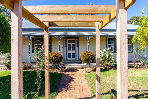 Pound Hill Cottage - Accommodation Fremantle 0