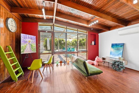 Prime Glen Huntly Beauty - 4BR Family Home W Pool - Accommodation Fremantle 3