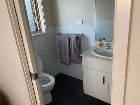 Private Room With Ensuite And Parking Close To Wollongong CBD - Accommodation Fremantle 3