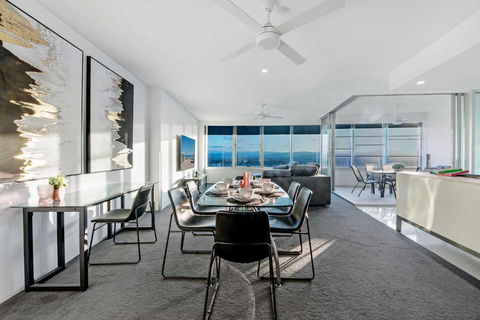 Q Tower At Surfers Paradise - From Level 3 - Private & Self Contained Apartments - Accommodation Fremantle 3