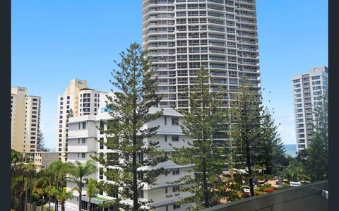 Q Tower At Surfers Paradise - From Level 3 - Private & Self Contained Apartments - Accommodation Fremantle 1