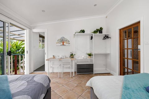 Quadruple Ensuite Room - Nearby Stations & Shops - Accommodation Fremantle 2