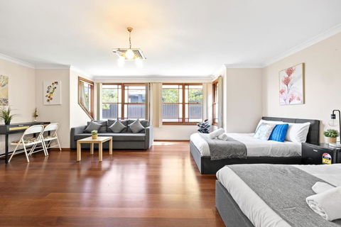 Quadruple Room W Ensuite In Gordon Near Train & Bus - Accommodation Fremantle 3