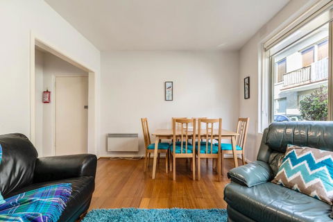 Quaint & Homey Ripponlea Flat - Accommodation Fremantle 2