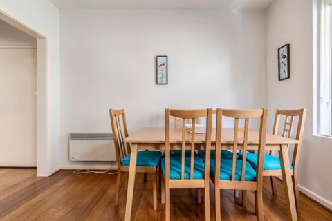 Quaint & Homey Ripponlea Flat - Accommodation Fremantle 3