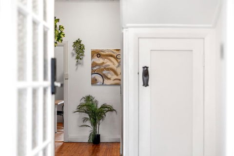 Quaint Double Room - Seconds To Shops & Eateries - Shared Bathroom - Accommodation Fremantle 3