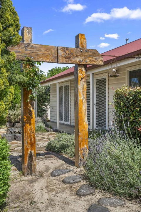 Quaint Garden Oasis With Free Parking - Accommodation Fremantle 2