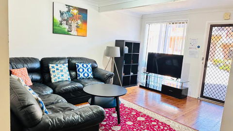Quiet Family Townhouse In Wollongong CBD - Accommodation Fremantle 1