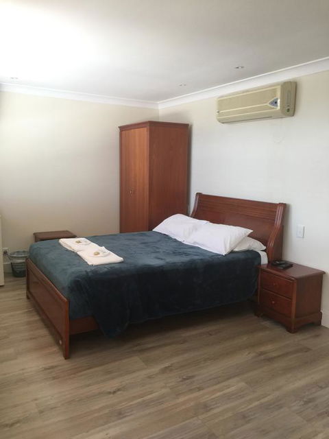 Aussie Hotel & Motel - Accommodation Fremantle 0