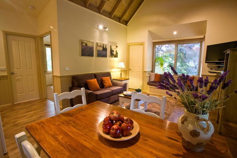 Autumn Abode Cottages - Accommodation Fremantle 0