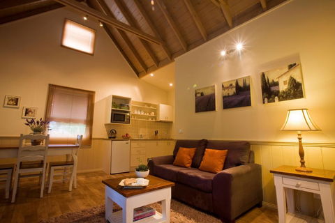 Autumn Abode Cottages - Accommodation Fremantle 2