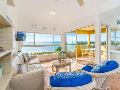 Avalon 1 - Overlooking Beautiful Convent Beach - Accommodation Fremantle 3