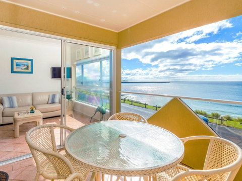 Avalon 1 - Overlooking Beautiful Convent Beach - Accommodation Fremantle 0