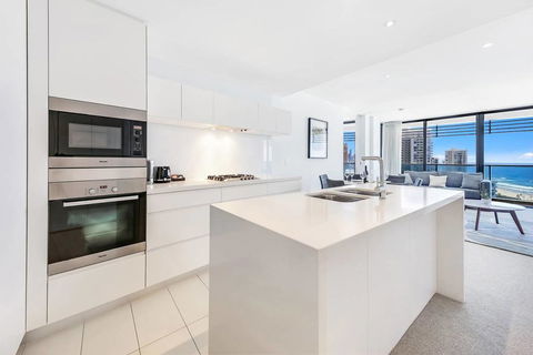 Awesome Ocean Views Broadbeach WiFi, Netflix, Wine - Accommodation Fremantle 3