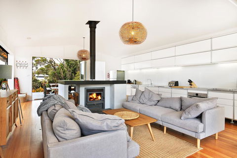 Ayana Beach House - Pet Friendly - Opposite Beach - Accommodation Fremantle 1