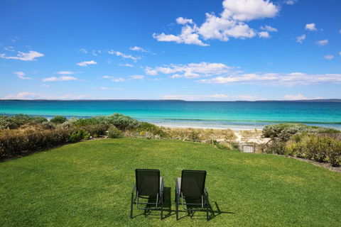 Azure Absolute Beachfront - Pet Friendly - Accommodation Fremantle 1