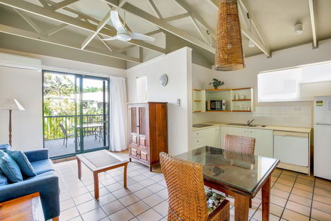 Baden 11 - Rainbow Shores, Couples Beachside Escape, Aircon, Pools - Accommodation Fremantle 0