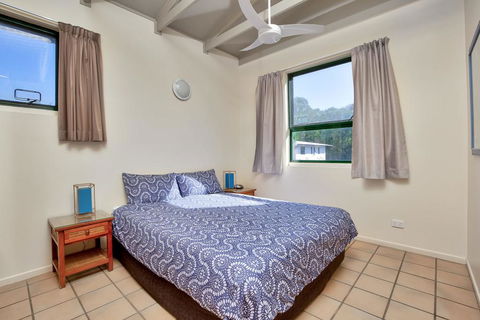 Baden 11 - Rainbow Shores, Couples Beachside Escape, Aircon, Pools - Accommodation Fremantle 3