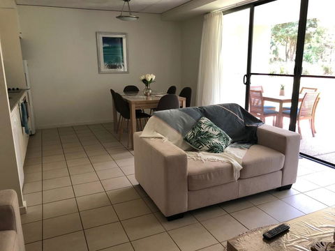 Baden 42 - Rainbow Shores, Ground Floor Unit, Air Conditioned, Overlooking Outdoor Spa - Accommodation Fremantle 2