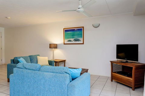Baden 50 - Rainbow Shores, Swimming Pool, Walk To Beach, Tropical Surroundings - Accommodation Fremantle 3