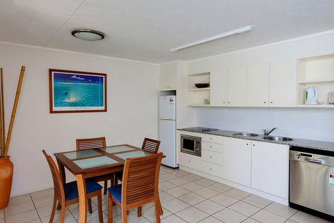 Baden 50 - Rainbow Shores, Swimming Pool, Walk To Beach, Tropical Surroundings - Accommodation Fremantle 0