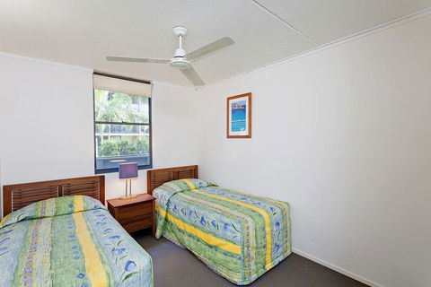 Baden 74 - Rainbow Shores, Top Floor, Air Conditioned Unit, Walk To Beach - Accommodation Fremantle 1