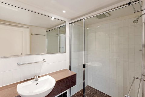 Baden 74 - Rainbow Shores, Top Floor, Air Conditioned Unit, Walk To Beach - Accommodation Fremantle 2