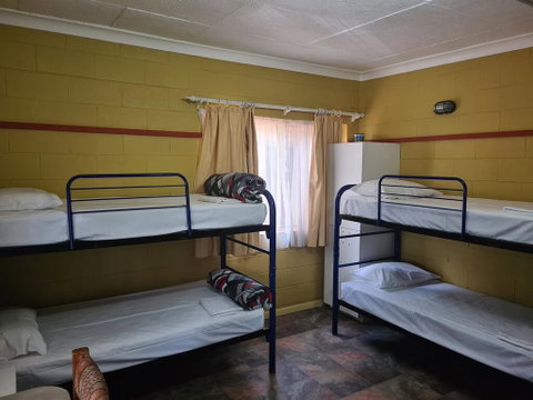 Bateman Bay Holiday Park & Batemans Bay YHA - Accommodation Fremantle 2