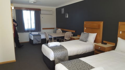 Bathurst Gold Panner - Accommodation Fremantle 2