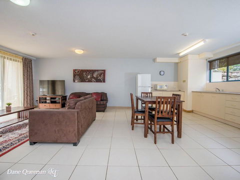 Bay Breeze 2 Bedroom Villa 24 - Accommodation Fremantle 2