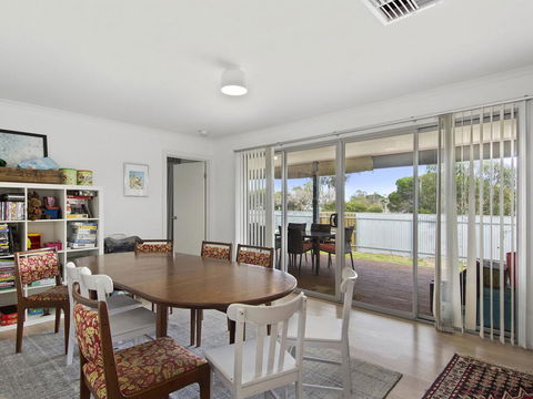 Beach Fun - 11 Broadbeach Drive - Accommodation Fremantle 1