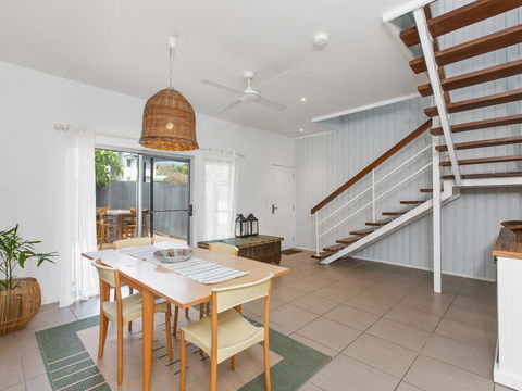 BEACH HOUSE ON PEARL - Accommodation Fremantle 3