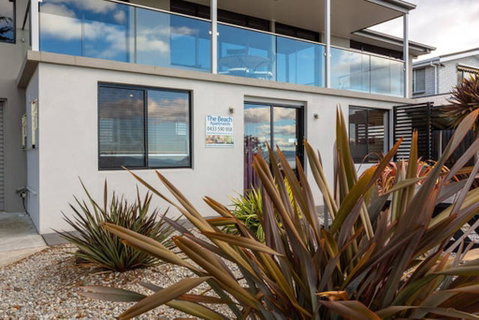 Beachfront Apartment Blackmans Bay - Accommodation Fremantle 1