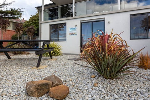 Beachfront Apartment Blackmans Bay - Accommodation Fremantle 2