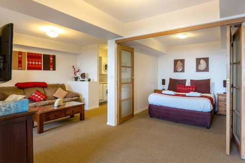 Beachfront Apartment Blackmans Bay - Accommodation Fremantle 3