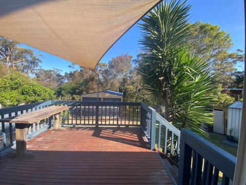 Reel & Relax: 3BR Beach House - Fish, Swim, Surf - Accommodation Fremantle 1