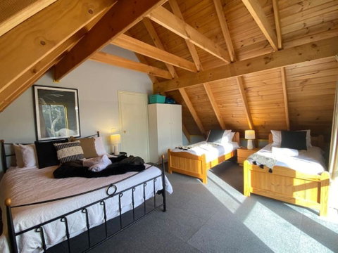 Reel & Relax: 3BR Beach House - Fish, Swim, Surf - Accommodation Fremantle 3