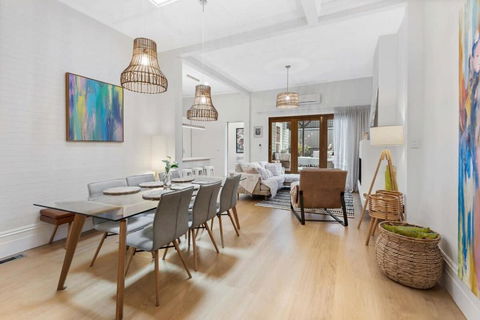 Refined 2-Bed House With A Charming Courtyard - Accommodation Fremantle 2