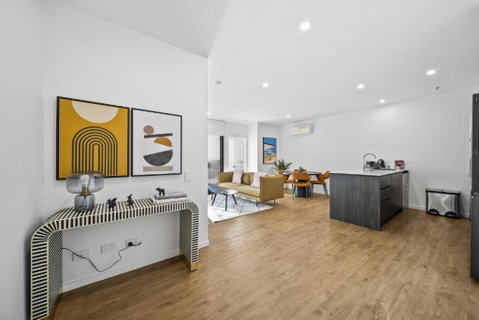Refined 2-Bed With Luxurious Building Amenities - Accommodation Fremantle 1
