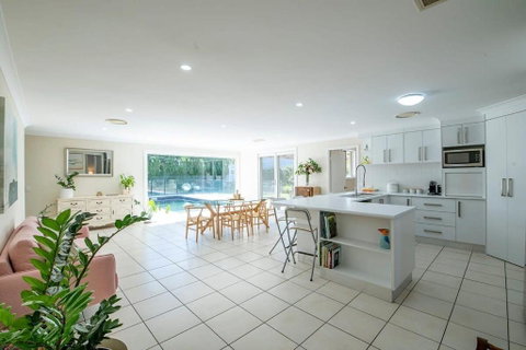 Regand Retreat - Luxurious Family Home, Pool - Accommodation Fremantle 3