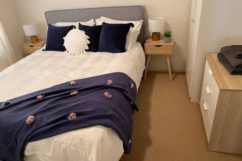 Relax In The Spa With Views Opposite Lake Eildon - Accommodation Fremantle 2