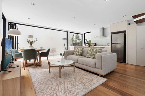 Relaxed Beachside Townhouse - Accommodation Fremantle 0
