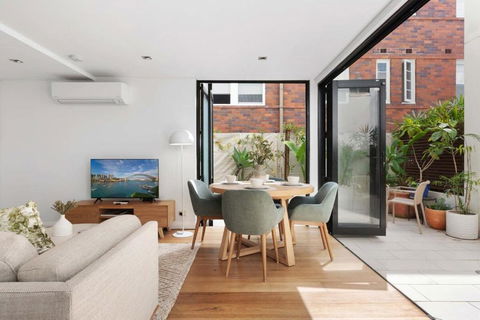Relaxed Beachside Townhouse - Accommodation Fremantle 1