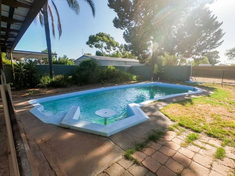 Renovated 3BD With Pool And Spa Bath - Accommodation Fremantle 0